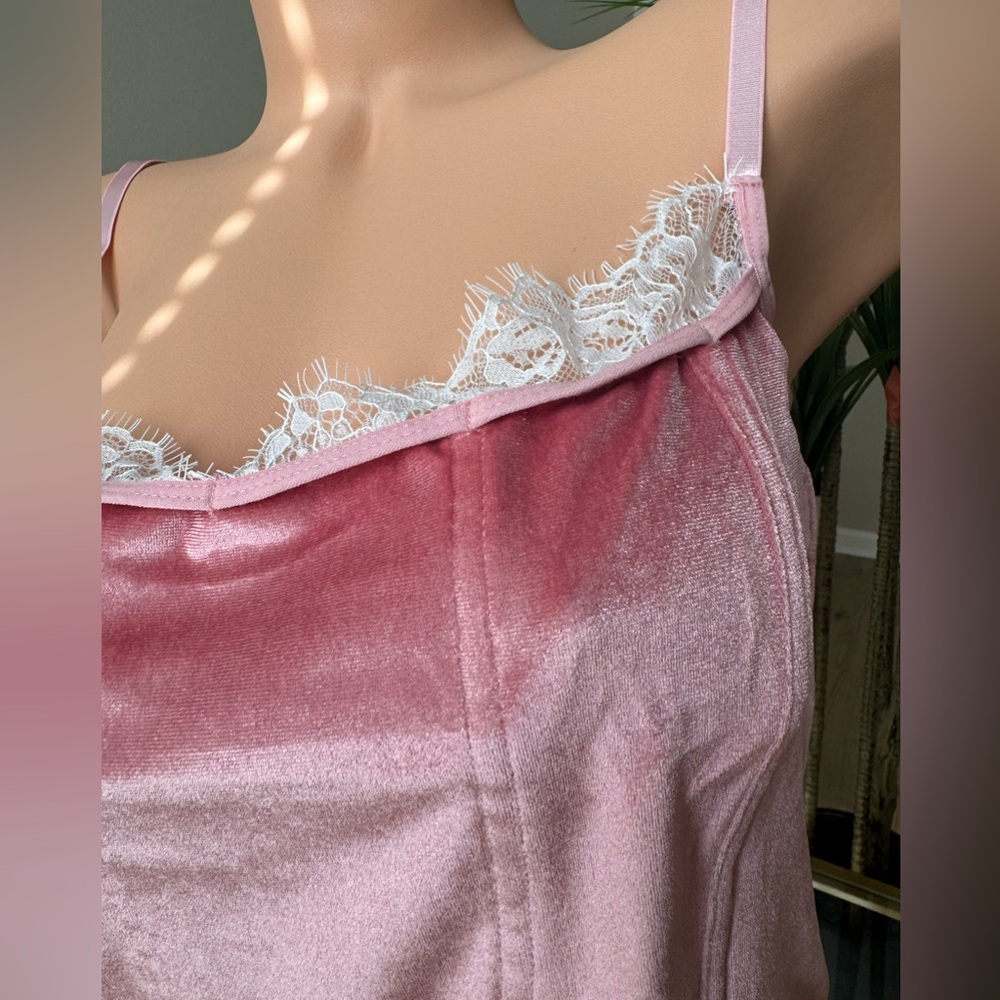 Pink Velvet and Lace Lingerie Set - Picture 9 of 9
